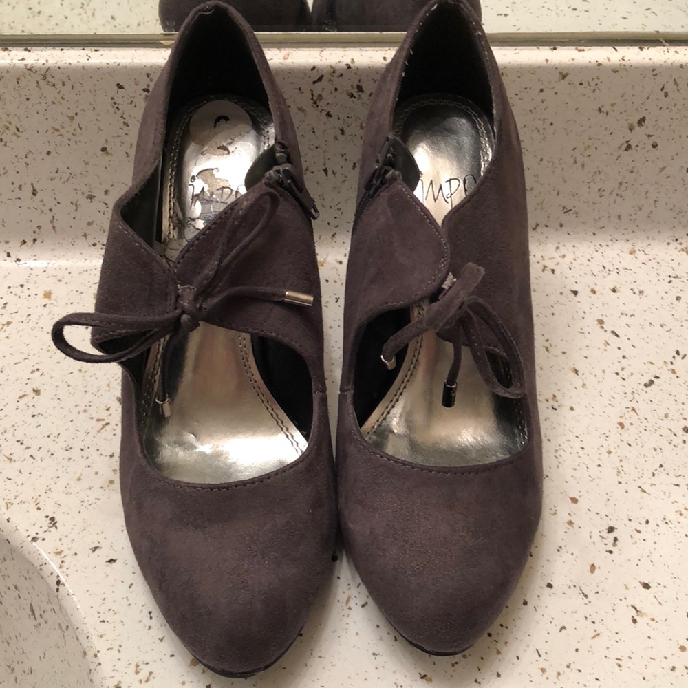 Grayish-Brown kitten heels